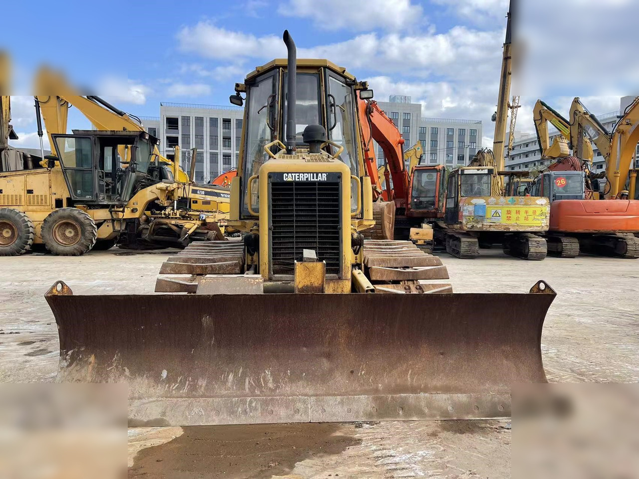 CATERPILLAR D3G - Buldozers: foto 3 CATERPILLAR D3G - Buldozers: foto 3