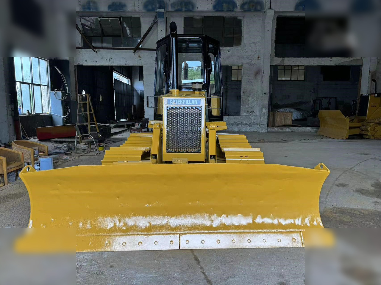 CATERPILLAR D4C - Buldozers: foto 2 CATERPILLAR D4C - Buldozers: foto 2