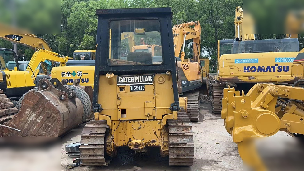 CATERPILLAR D4C - Buldozers: foto 4 CATERPILLAR D4C - Buldozers: foto 4