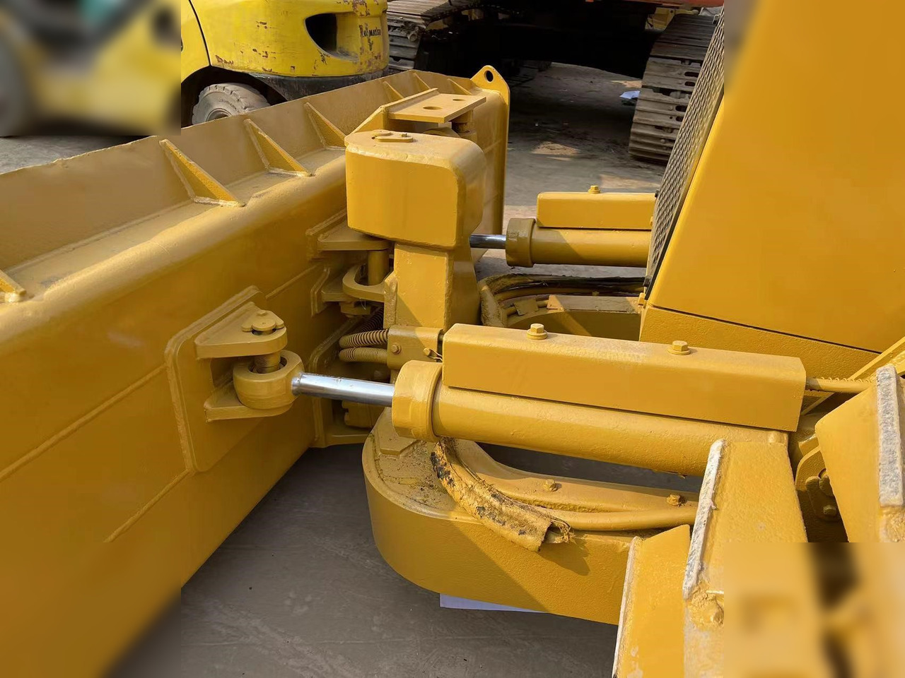 CATERPILLAR D4C - Buldozers: foto 4 CATERPILLAR D4C - Buldozers: foto 4