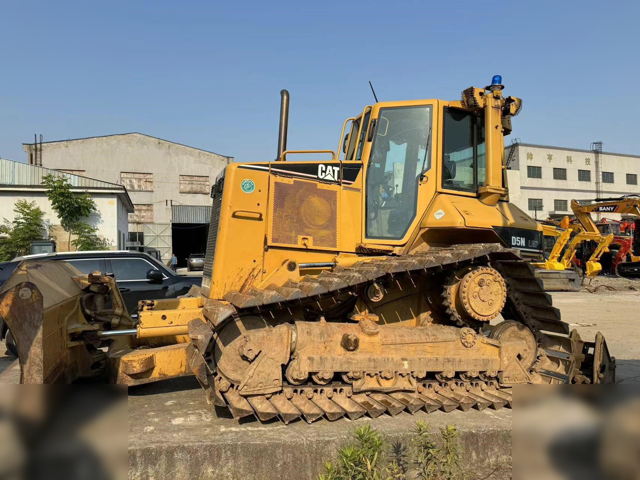 CATERPILLAR D5N - Buldozers: foto 1 CATERPILLAR D5N - Buldozers: foto 1