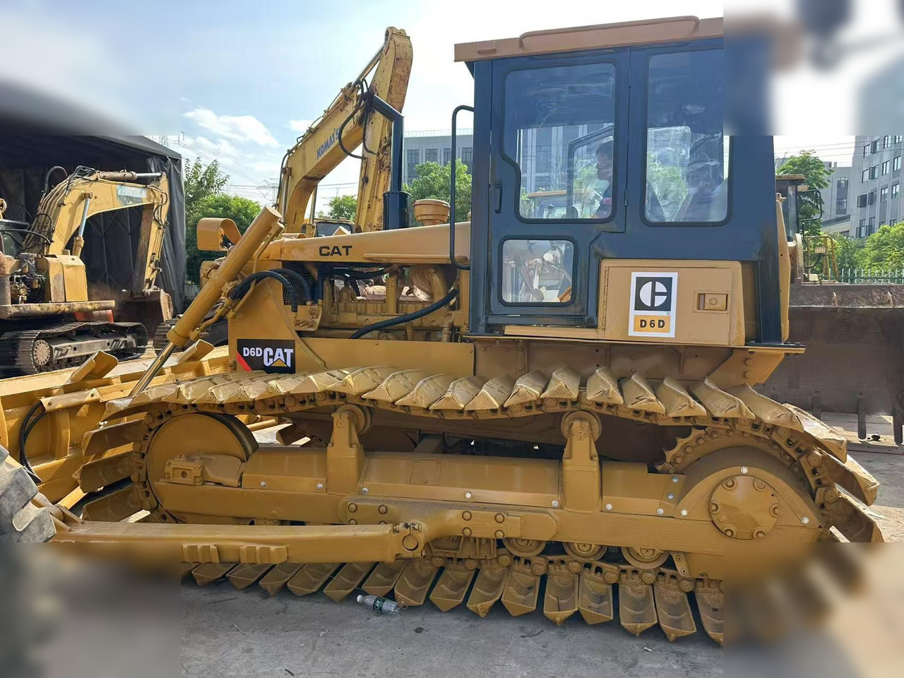 CATERPILLAR D6D - Buldozers: foto 2 CATERPILLAR D6D - Buldozers: foto 2