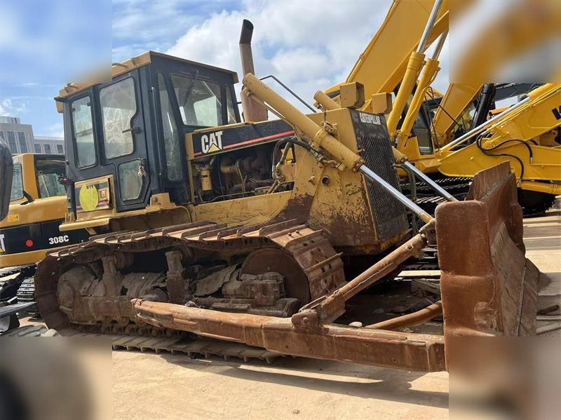 CATERPILLAR D6G - Buldozers: foto 1 CATERPILLAR D6G - Buldozers: foto 1