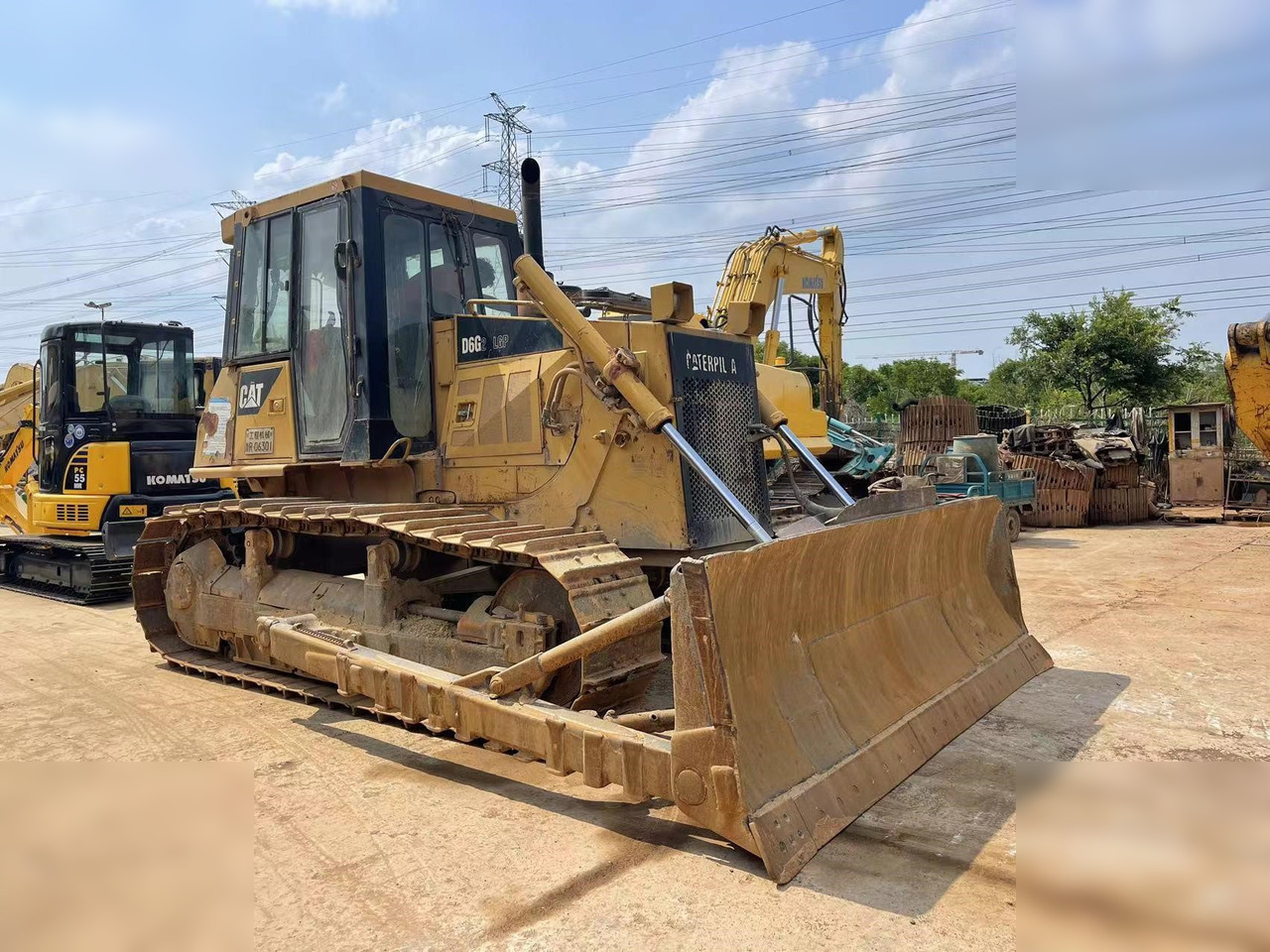 CATERPILLAR D6G - Buldozers: foto 1 CATERPILLAR D6G - Buldozers: foto 1
