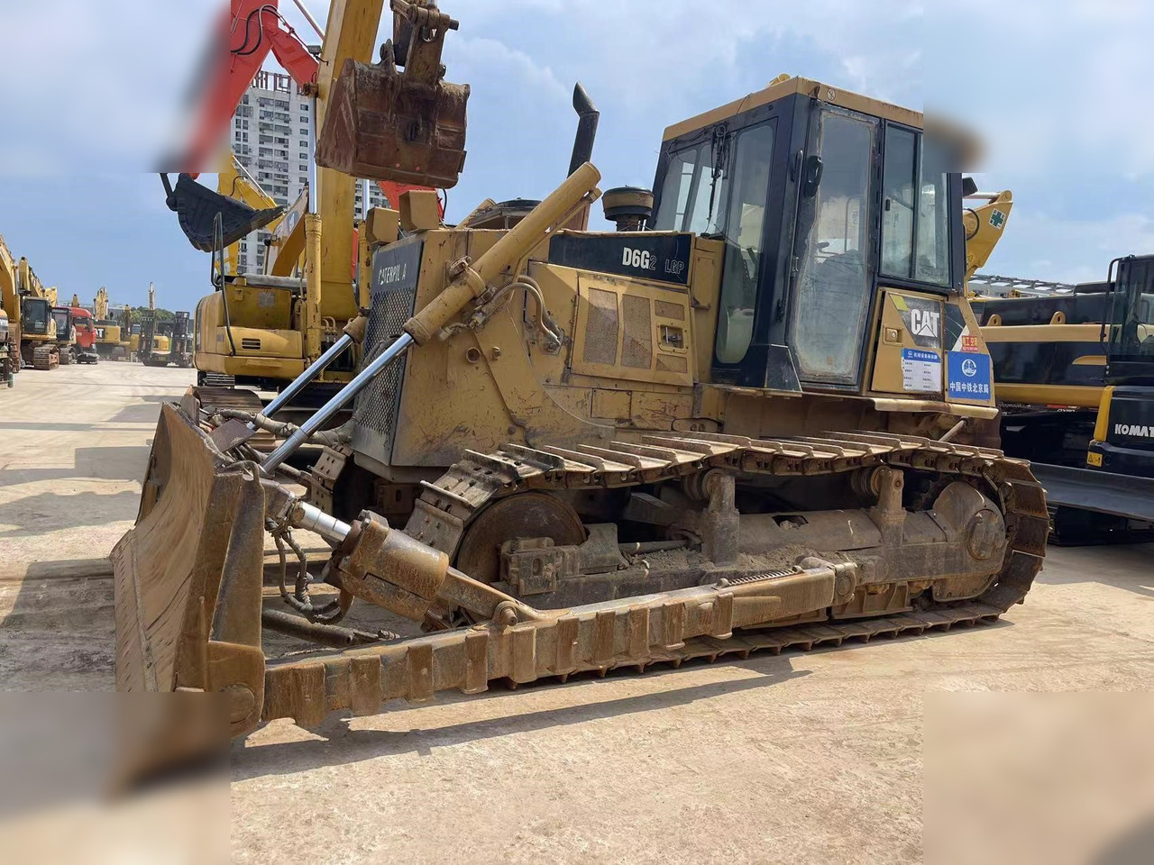 CATERPILLAR D6G - Buldozers: foto 2 CATERPILLAR D6G - Buldozers: foto 2