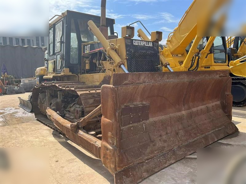 CATERPILLAR D6G - Buldozers: foto 2 CATERPILLAR D6G - Buldozers: foto 2