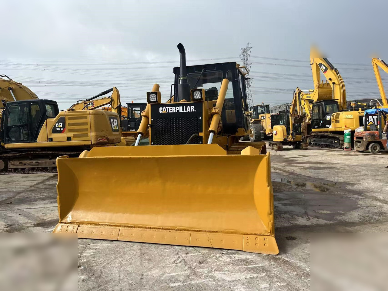 CATERPILLAR D6G - Buldozers: foto 1 CATERPILLAR D6G - Buldozers: foto 1