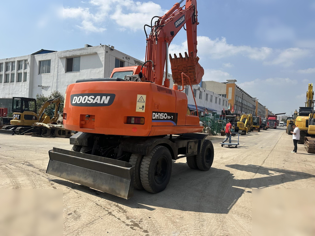 DOOSAN DH150W-7 - Riteņu ekskavators: foto 3 DOOSAN DH150W-7 - Riteņu ekskavators: foto 3