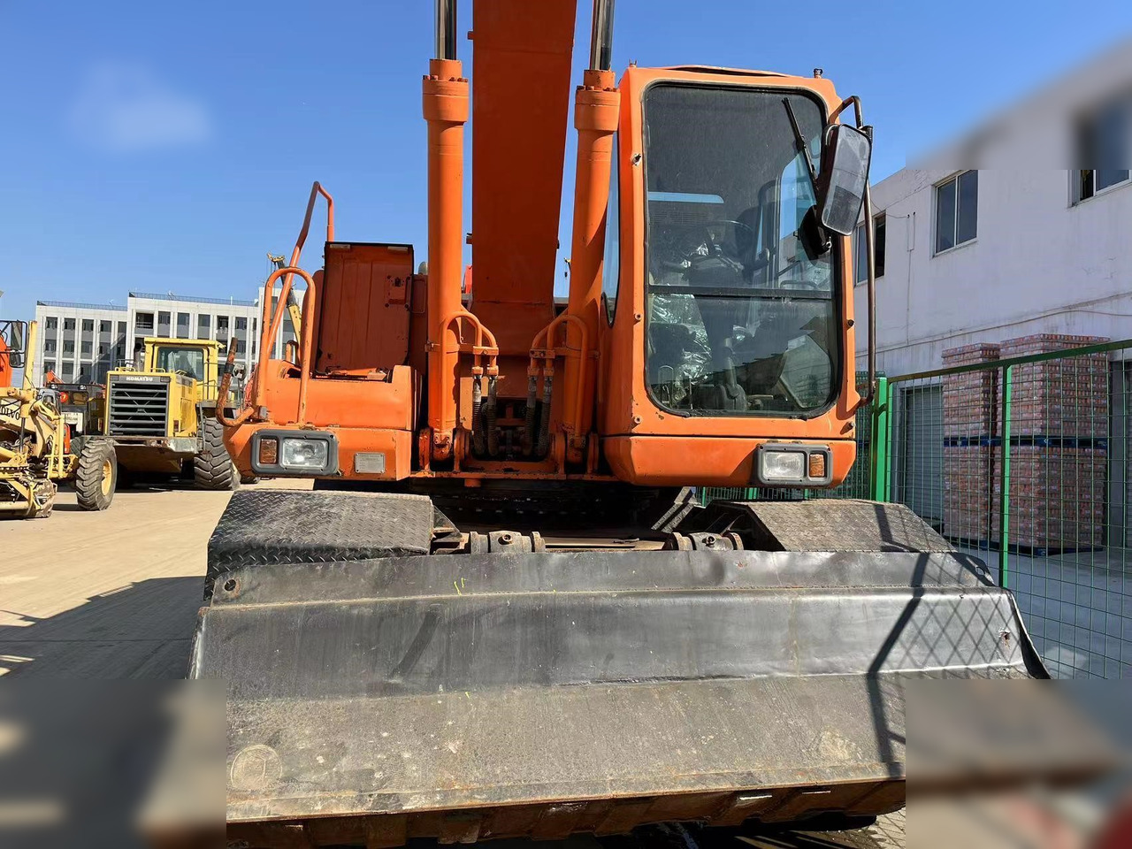 DOOSAN DH210W-7 - Riteņu ekskavators: foto 3 DOOSAN DH210W-7 - Riteņu ekskavators: foto 3