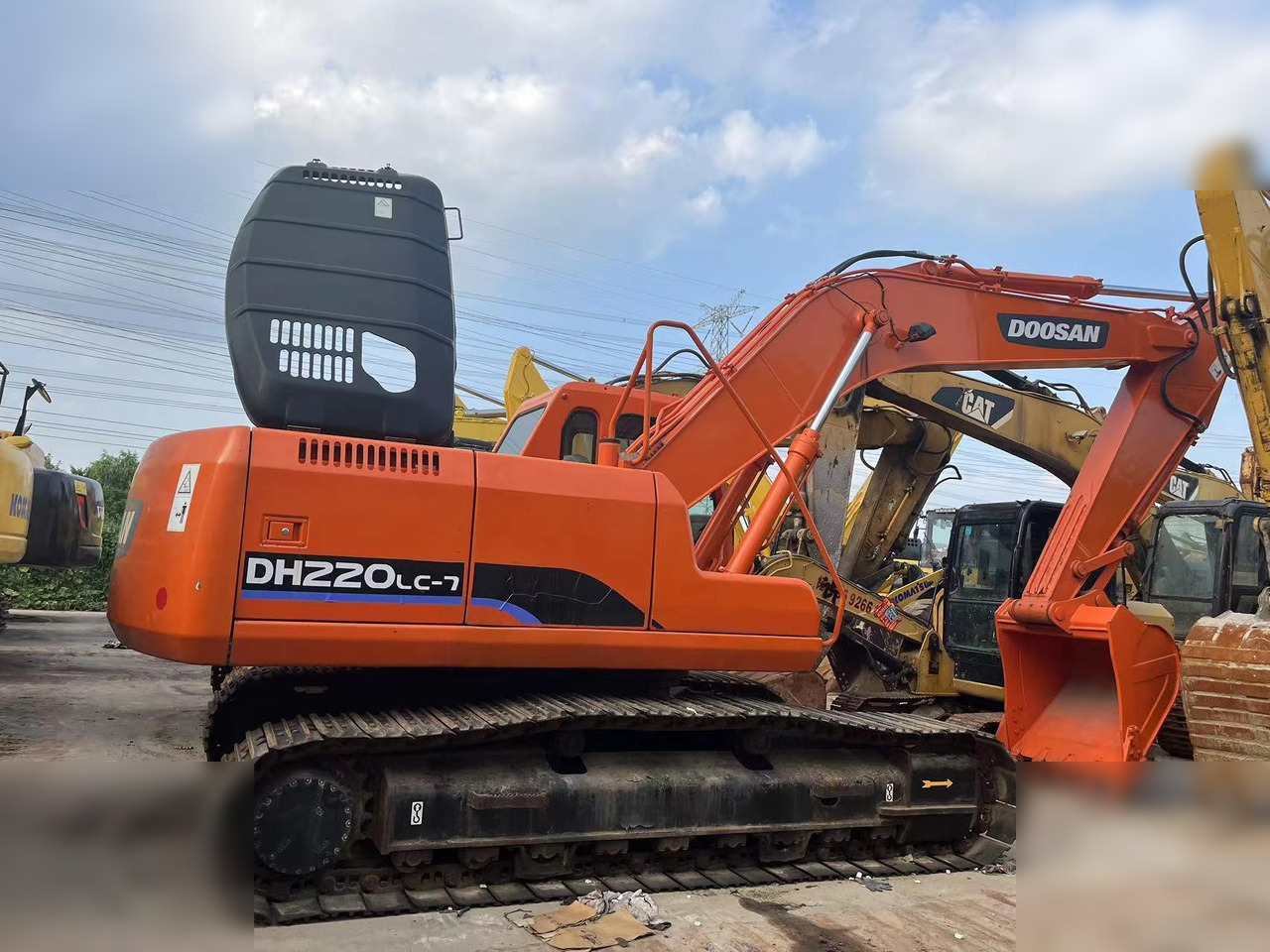 DOOSAN DH220 LC-7 - Kāpurķēžu ekskavators: foto 1 DOOSAN DH220 LC-7 - Kāpurķēžu ekskavators: foto 1