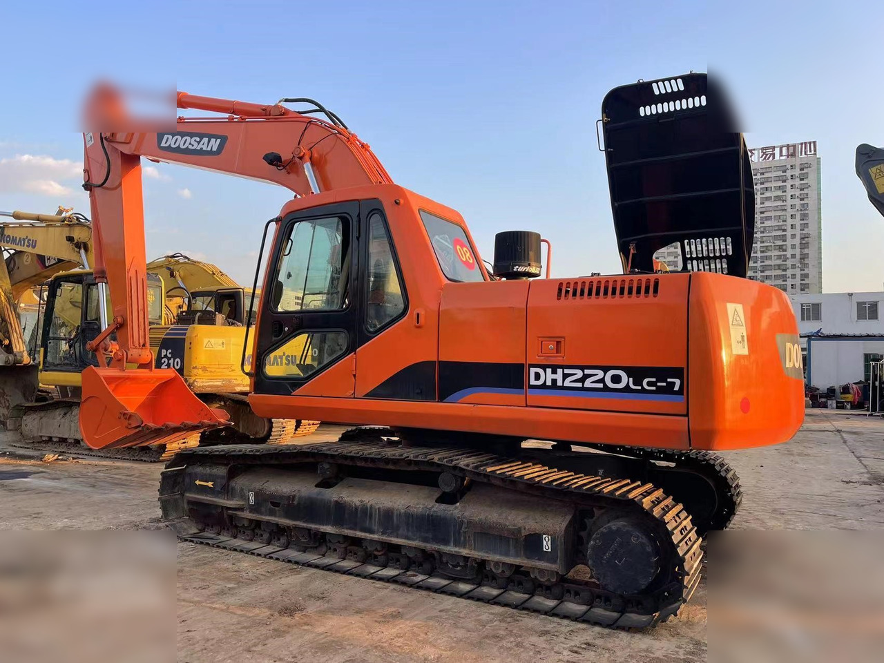 DOOSAN DH220 LC-7 - Kāpurķēžu ekskavators: foto 3 DOOSAN DH220 LC-7 - Kāpurķēžu ekskavators: foto 3