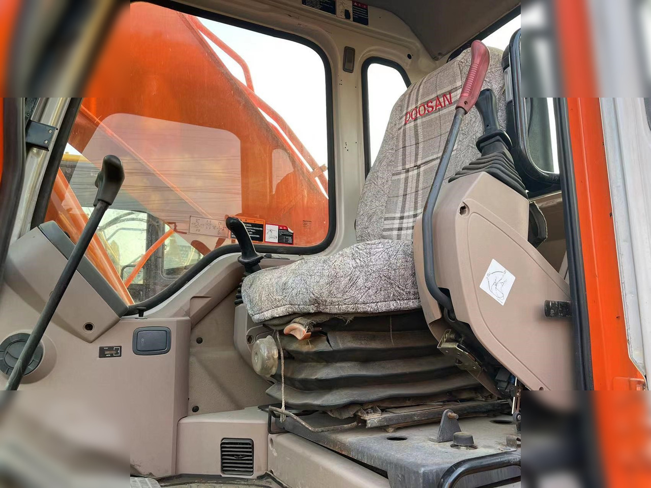DOOSAN DH220 LC-7 - Kāpurķēžu ekskavators: foto 4 DOOSAN DH220 LC-7 - Kāpurķēžu ekskavators: foto 4