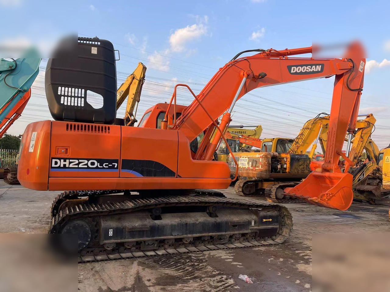 DOOSAN DH220 LC-7 - Kāpurķēžu ekskavators: foto 2 DOOSAN DH220 LC-7 - Kāpurķēžu ekskavators: foto 2