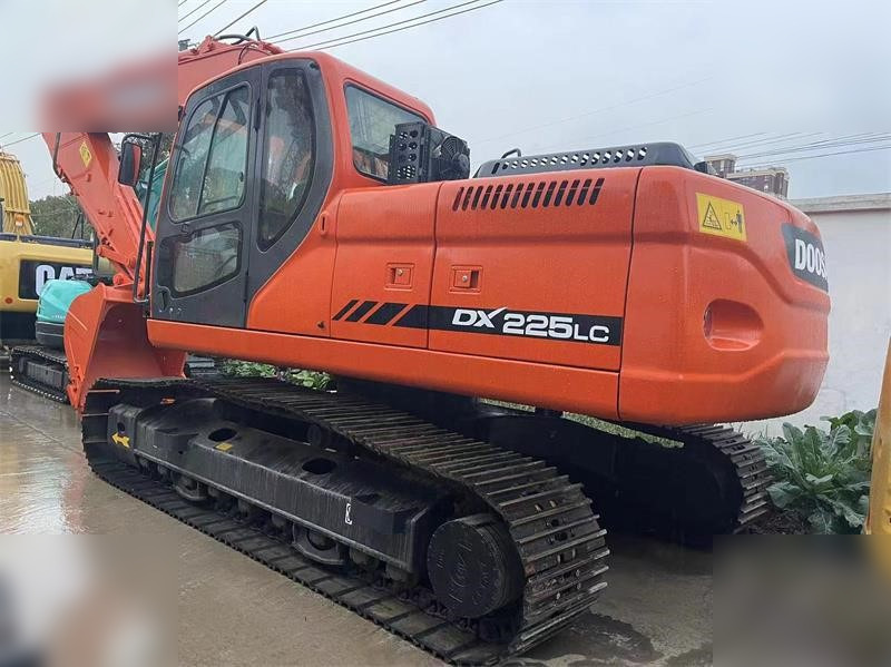 DOOSAN DX225 LC-5 - Kāpurķēžu ekskavators: foto 1 DOOSAN DX225 LC-5 - Kāpurķēžu ekskavators: foto 1