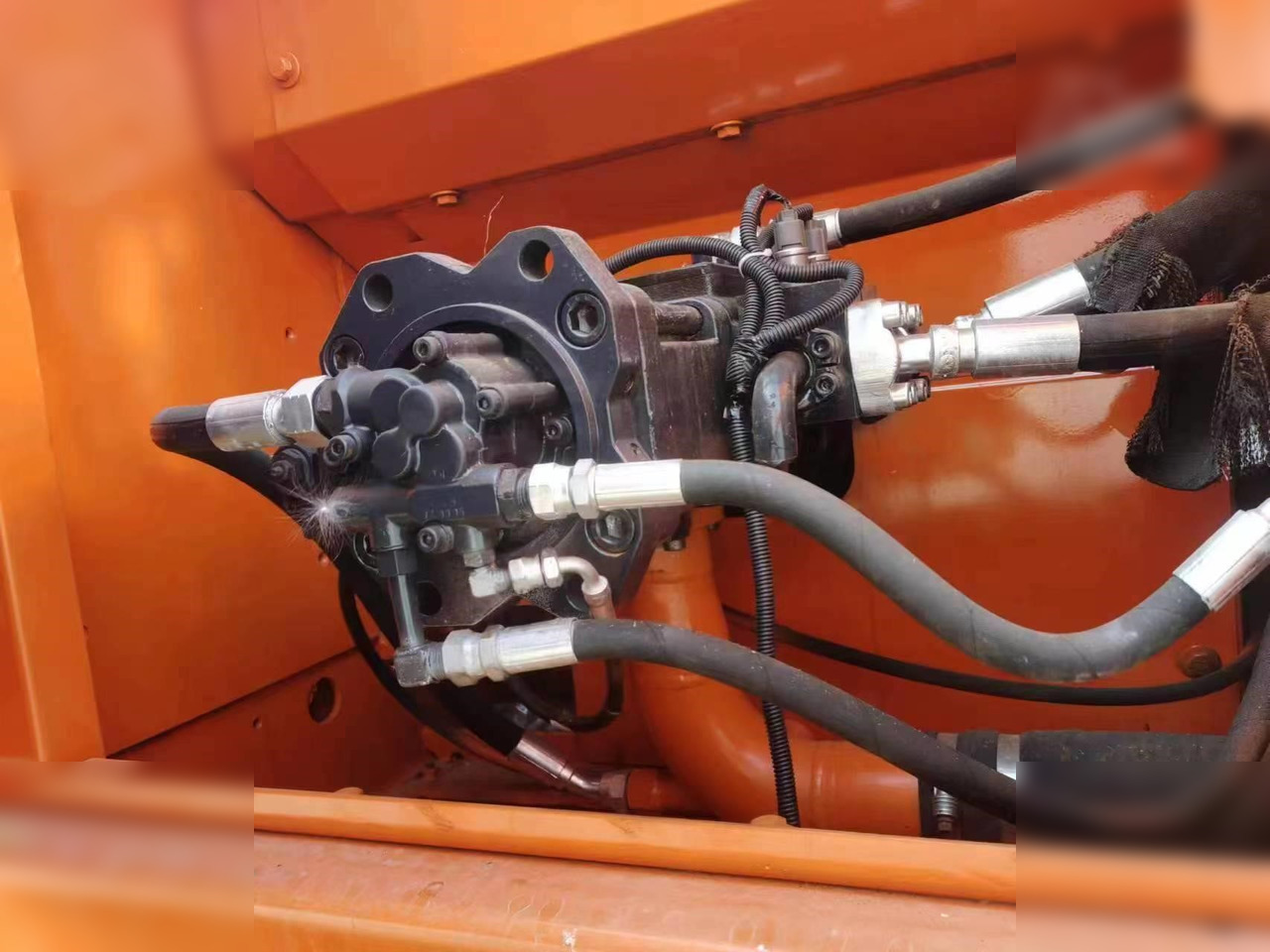 DOOSAN DX225 LC - Kāpurķēžu ekskavators: foto 4 DOOSAN DX225 LC - Kāpurķēžu ekskavators: foto 4