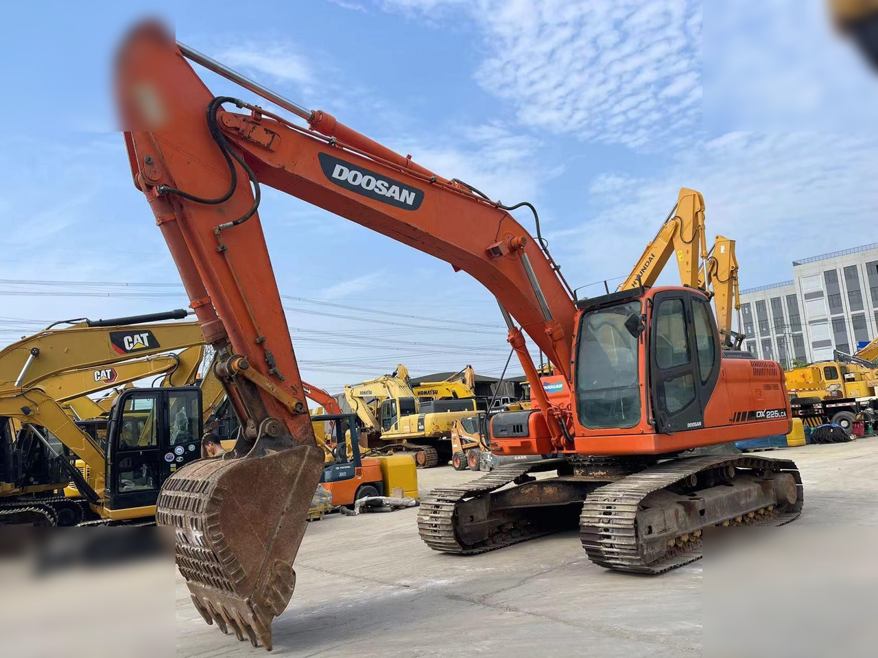 DOOSAN DX225 LCA - Kāpurķēžu ekskavators: foto 1 DOOSAN DX225 LCA - Kāpurķēžu ekskavators: foto 1