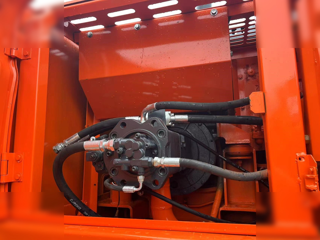 Kāpurķēžu ekskavators DOOSAN DX225 LCA: foto 8