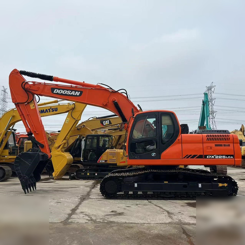 DOOSAN DX225 LCA - Kāpurķēžu ekskavators: foto 1 DOOSAN DX225 LCA - Kāpurķēžu ekskavators: foto 1