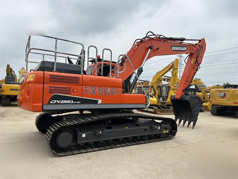 DOOSAN DX260 LC - Kāpurķēžu ekskavators: foto 1 DOOSAN DX260 LC - Kāpurķēžu ekskavators: foto 1