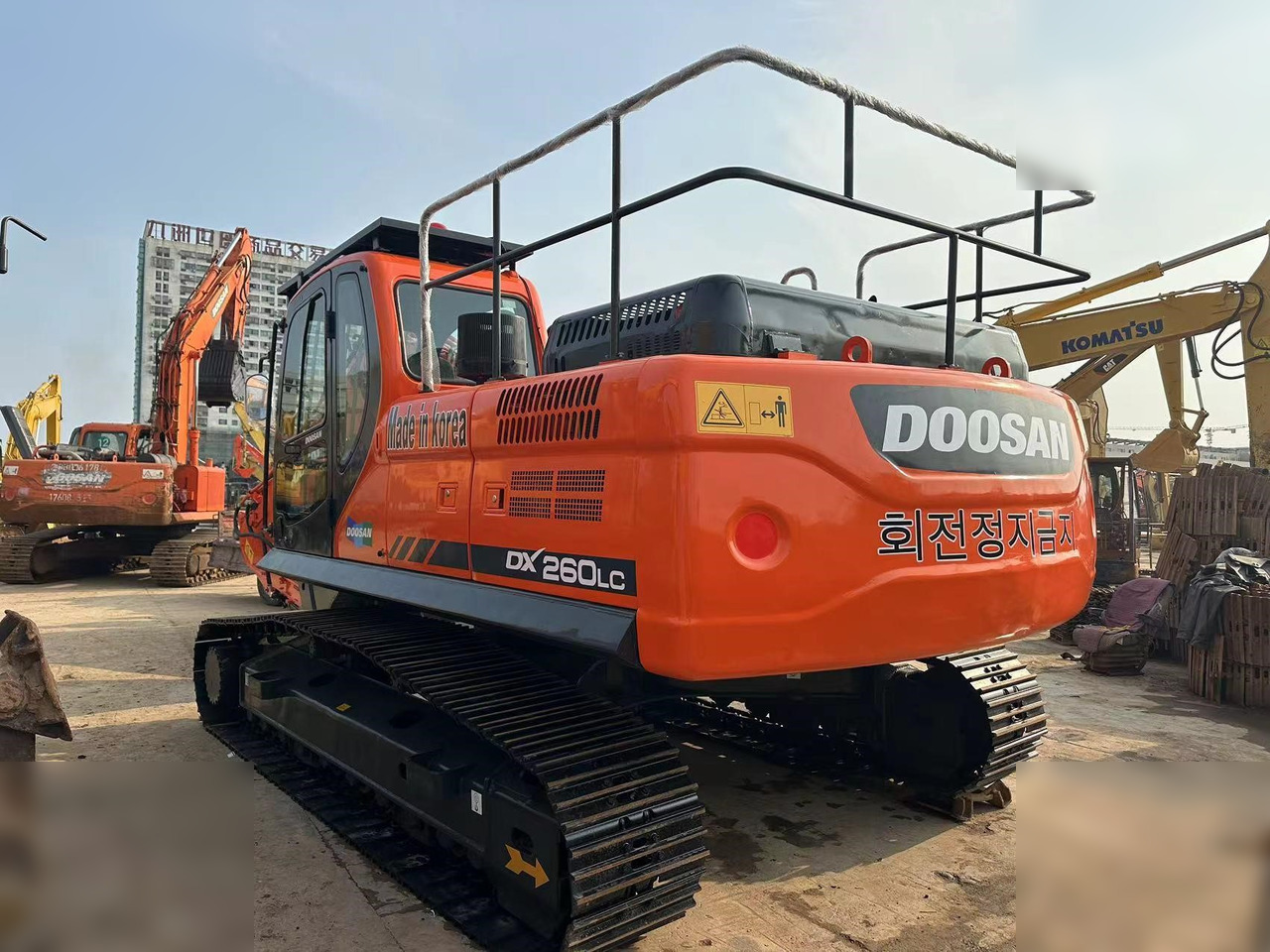 DOOSAN DX260 LC - Kāpurķēžu ekskavators: foto 3 DOOSAN DX260 LC - Kāpurķēžu ekskavators: foto 3