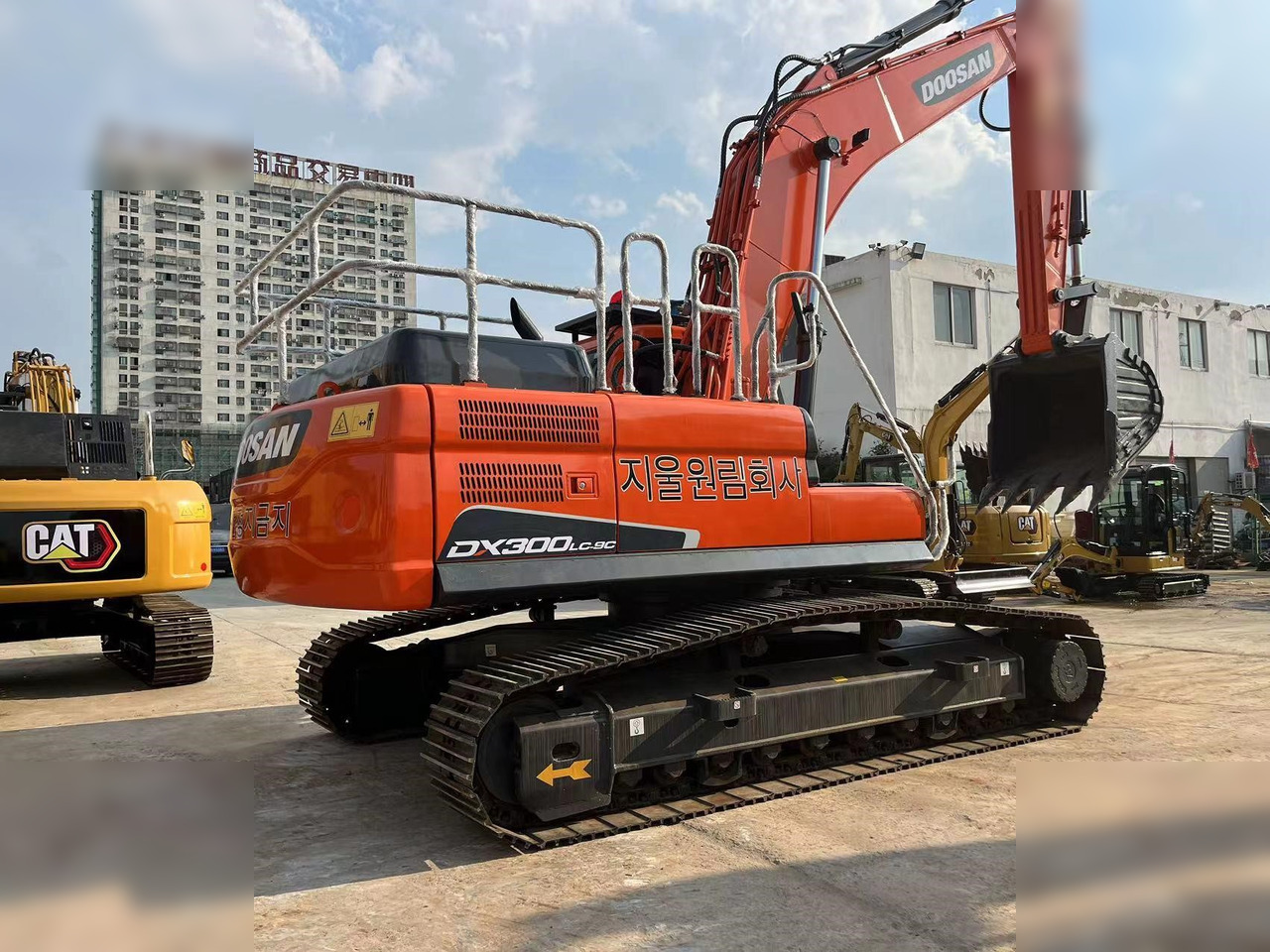 DOOSAN DX300 LC-9C - Kāpurķēžu ekskavators: foto 4 DOOSAN DX300 LC-9C - Kāpurķēžu ekskavators: foto 4