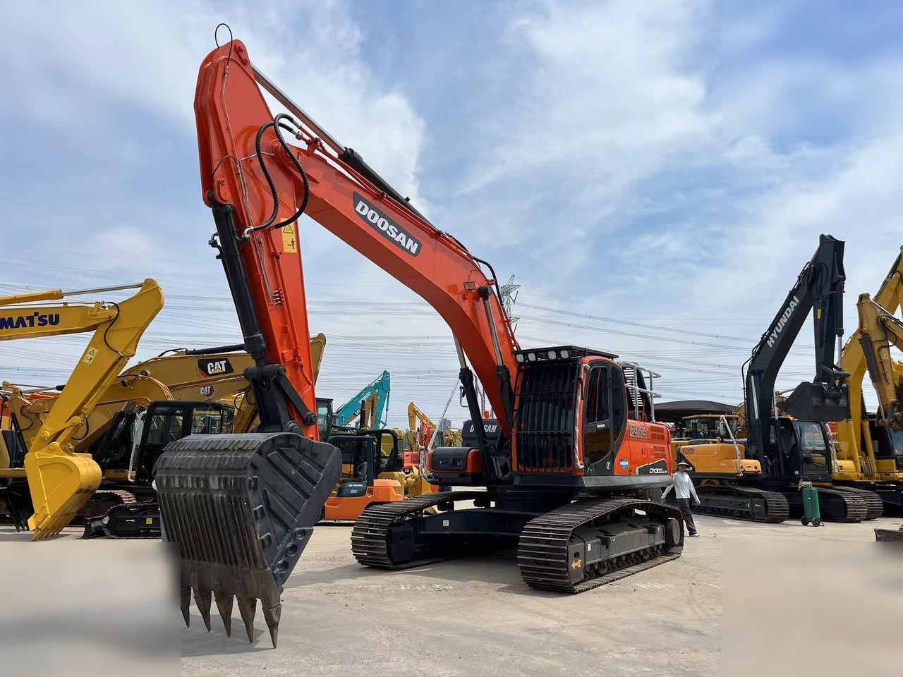 DOOSAN DX300 LC-9C - Kāpurķēžu ekskavators: foto 3 DOOSAN DX300 LC-9C - Kāpurķēžu ekskavators: foto 3