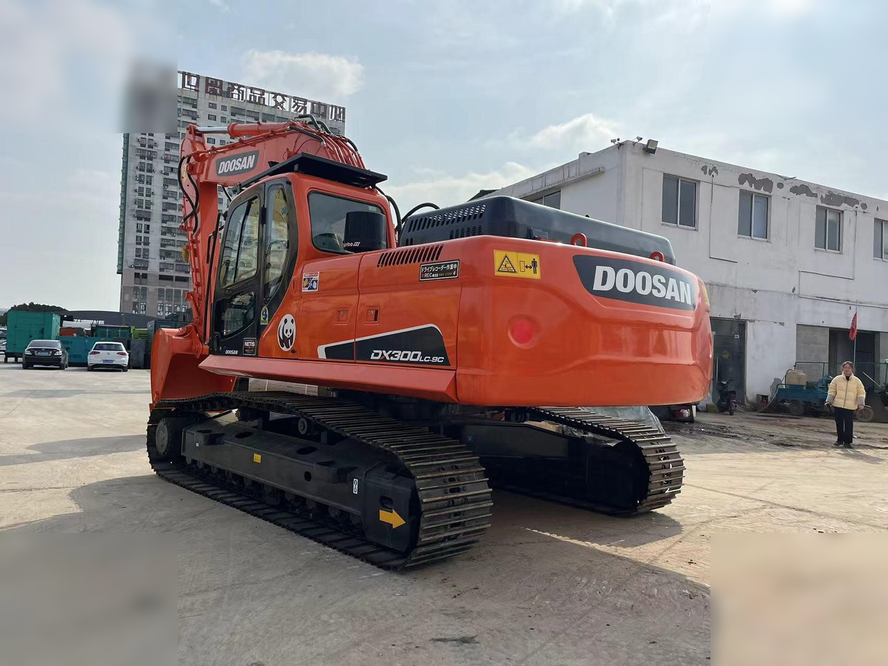 DOOSAN DX300 LC-9C - Kāpurķēžu ekskavators: foto 3 DOOSAN DX300 LC-9C - Kāpurķēžu ekskavators: foto 3