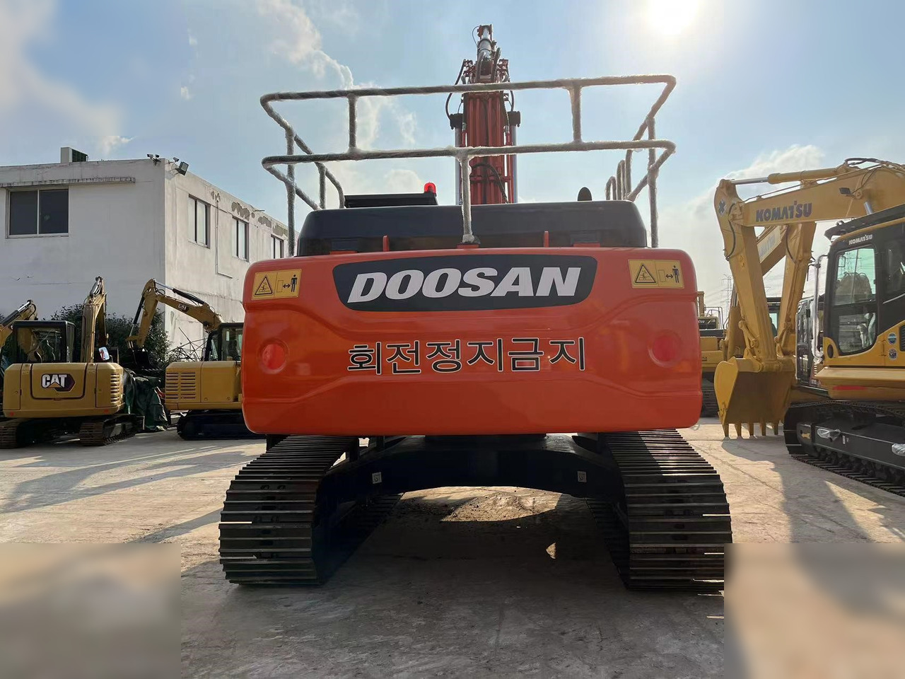 DOOSAN DX300 LC-9C - Kāpurķēžu ekskavators: foto 2 DOOSAN DX300 LC-9C - Kāpurķēžu ekskavators: foto 2