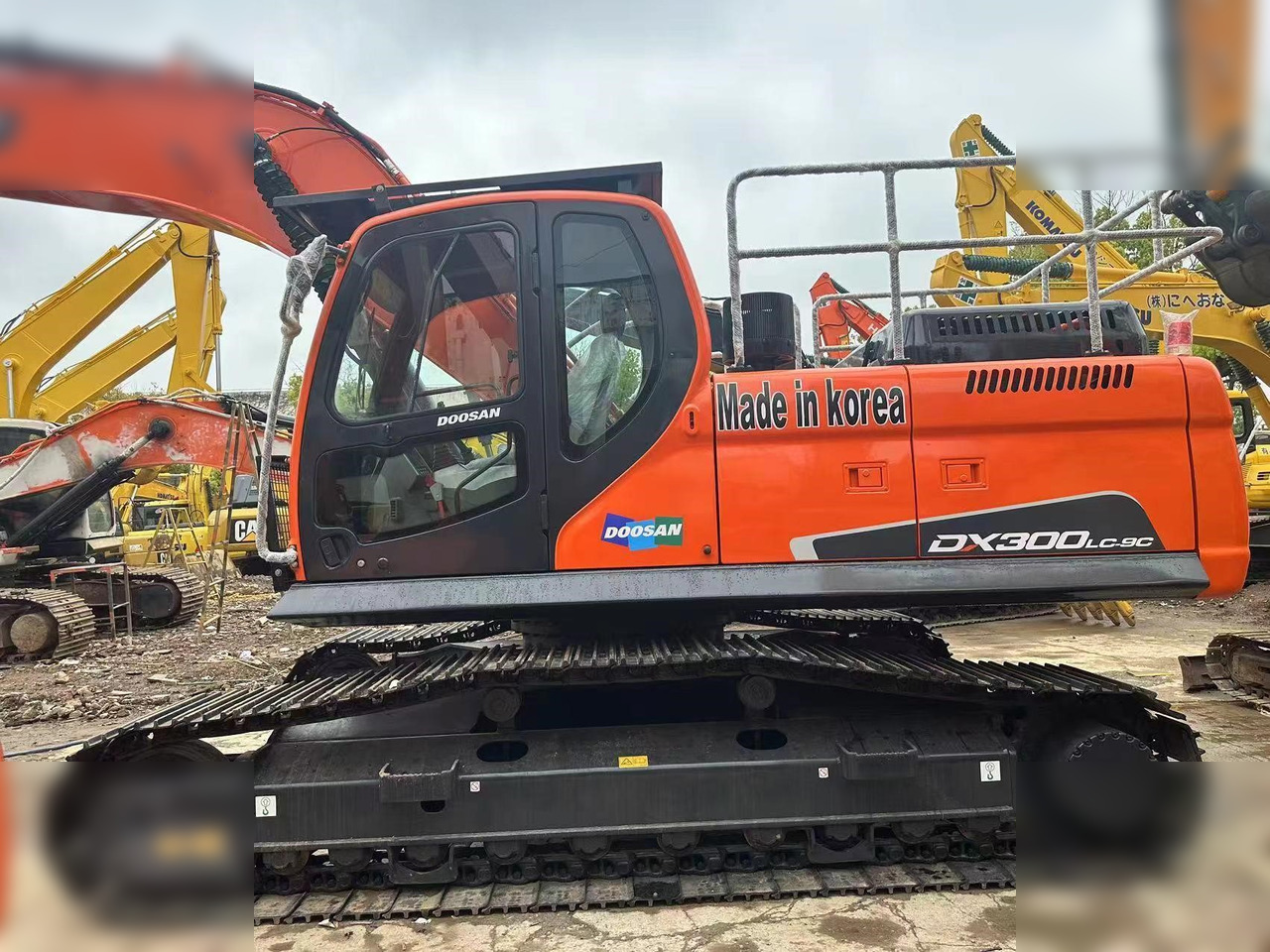 DOOSAN DX300 LC - Kāpurķēžu ekskavators: foto 2 DOOSAN DX300 LC - Kāpurķēžu ekskavators: foto 2