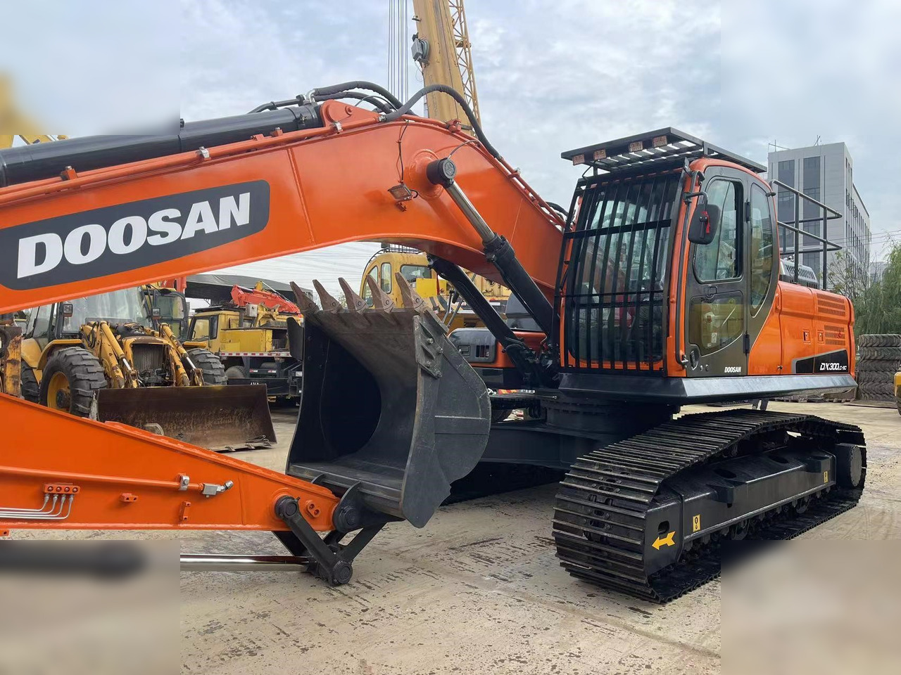 DOOSAN DX300 LCA - Kāpurķēžu ekskavators: foto 2 DOOSAN DX300 LCA - Kāpurķēžu ekskavators: foto 2
