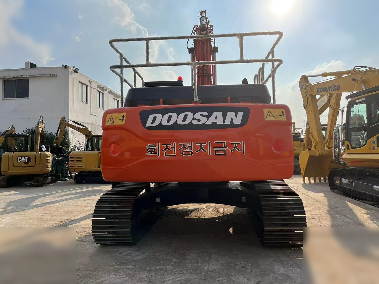 DOOSAN DX300 LCA - Kāpurķēžu ekskavators: foto 2 DOOSAN DX300 LCA - Kāpurķēžu ekskavators: foto 2