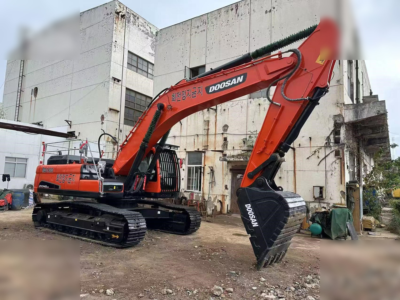 DOOSAN DX340 LCA - Kāpurķēžu ekskavators: foto 4 DOOSAN DX340 LCA - Kāpurķēžu ekskavators: foto 4
