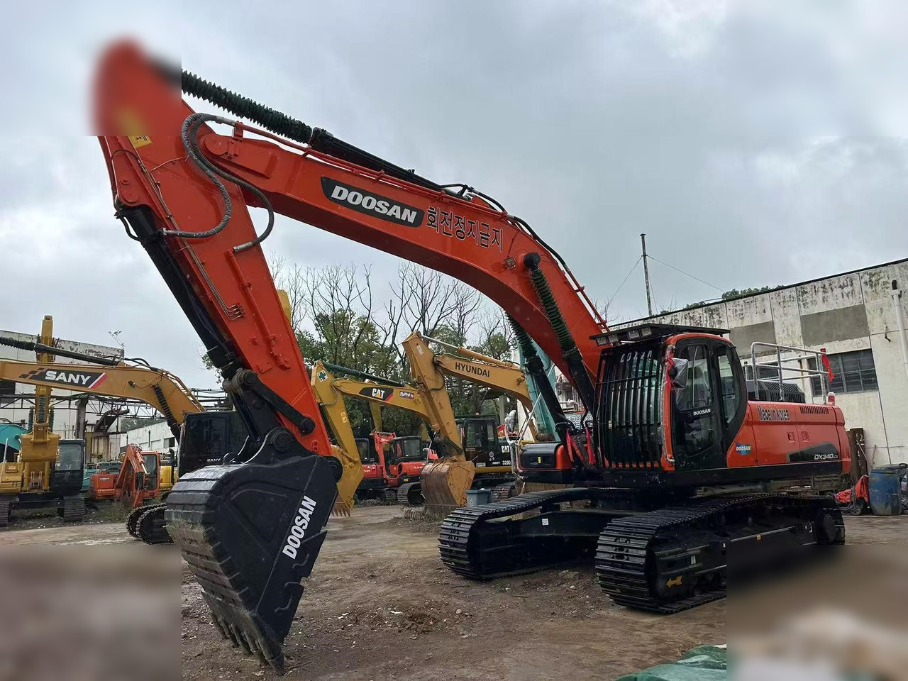 DOOSAN DX340 LCA - Kāpurķēžu ekskavators: foto 3 DOOSAN DX340 LCA - Kāpurķēžu ekskavators: foto 3