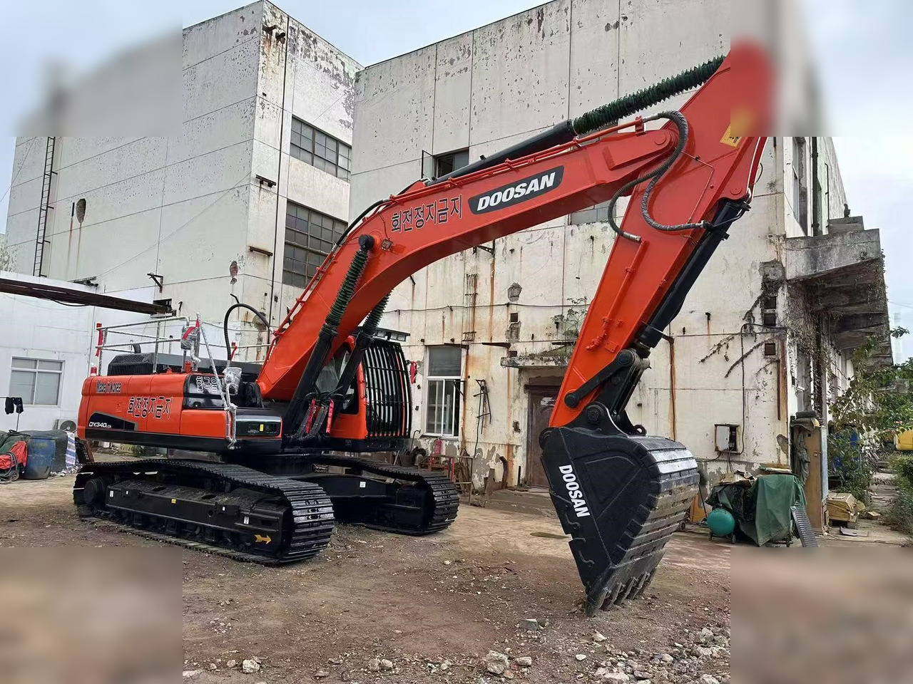 DOOSAN DX340 LCA - Kāpurķēžu ekskavators: foto 3 DOOSAN DX340 LCA - Kāpurķēžu ekskavators: foto 3