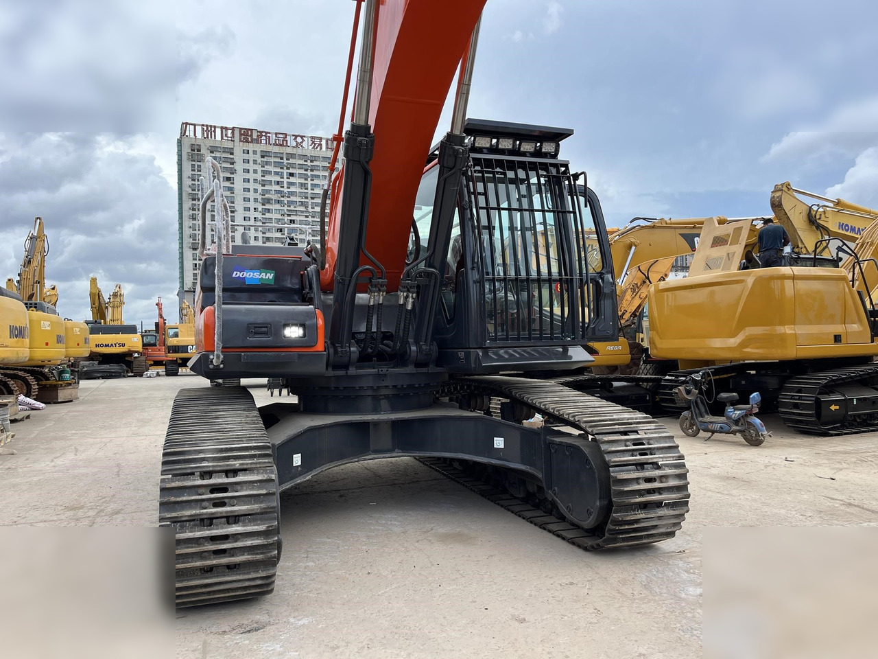 DOOSAN DX340 LCA - Kāpurķēžu ekskavators: foto 2 DOOSAN DX340 LCA - Kāpurķēžu ekskavators: foto 2