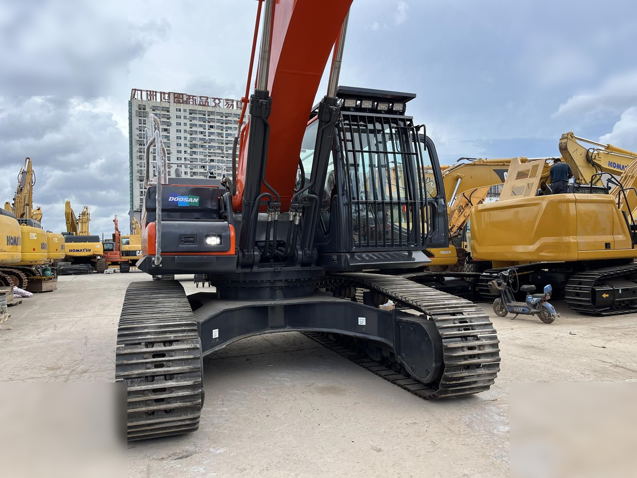DOOSAN DX340 LCA - Kāpurķēžu ekskavators: foto 2 DOOSAN DX340 LCA - Kāpurķēžu ekskavators: foto 2