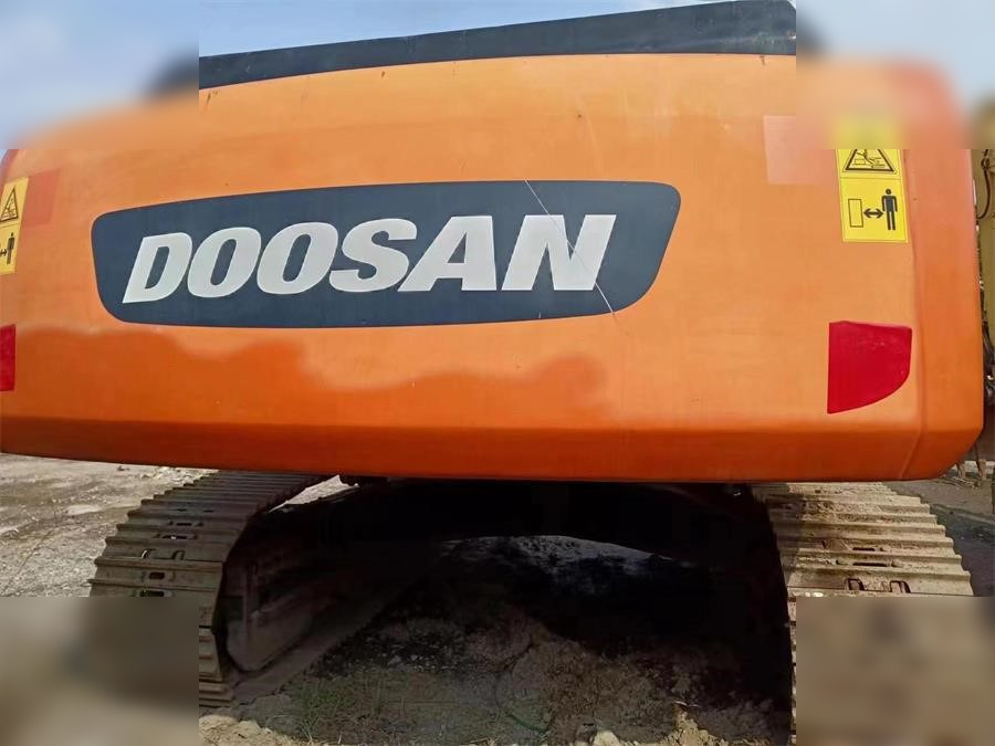 DOOSAN DX420 LC-9C - Kāpurķēžu ekskavators: foto 3 DOOSAN DX420 LC-9C - Kāpurķēžu ekskavators: foto 3