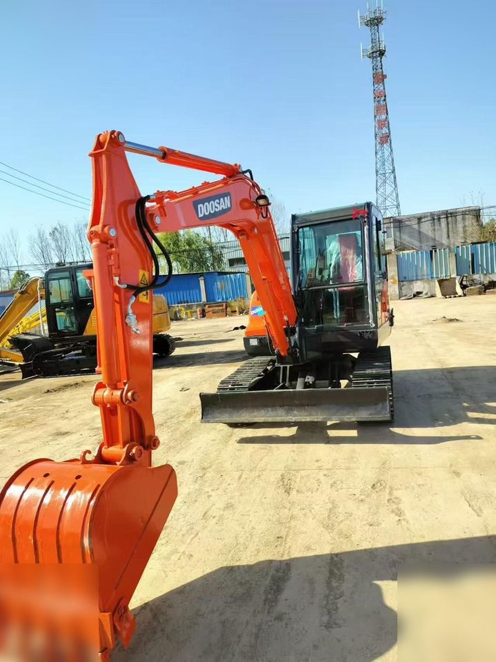 DOOSAN DX60-9C - Kāpurķēžu ekskavators: foto 4 DOOSAN DX60-9C - Kāpurķēžu ekskavators: foto 4