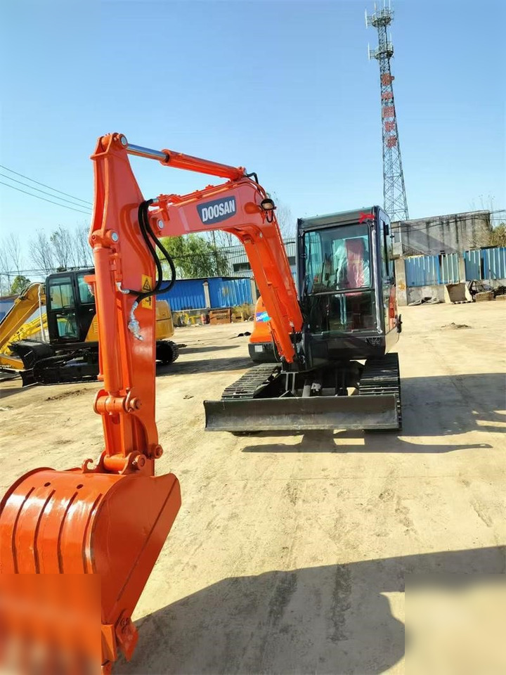 DOOSAN DX60-9C - Kāpurķēžu ekskavators: foto 4 DOOSAN DX60-9C - Kāpurķēžu ekskavators: foto 4
