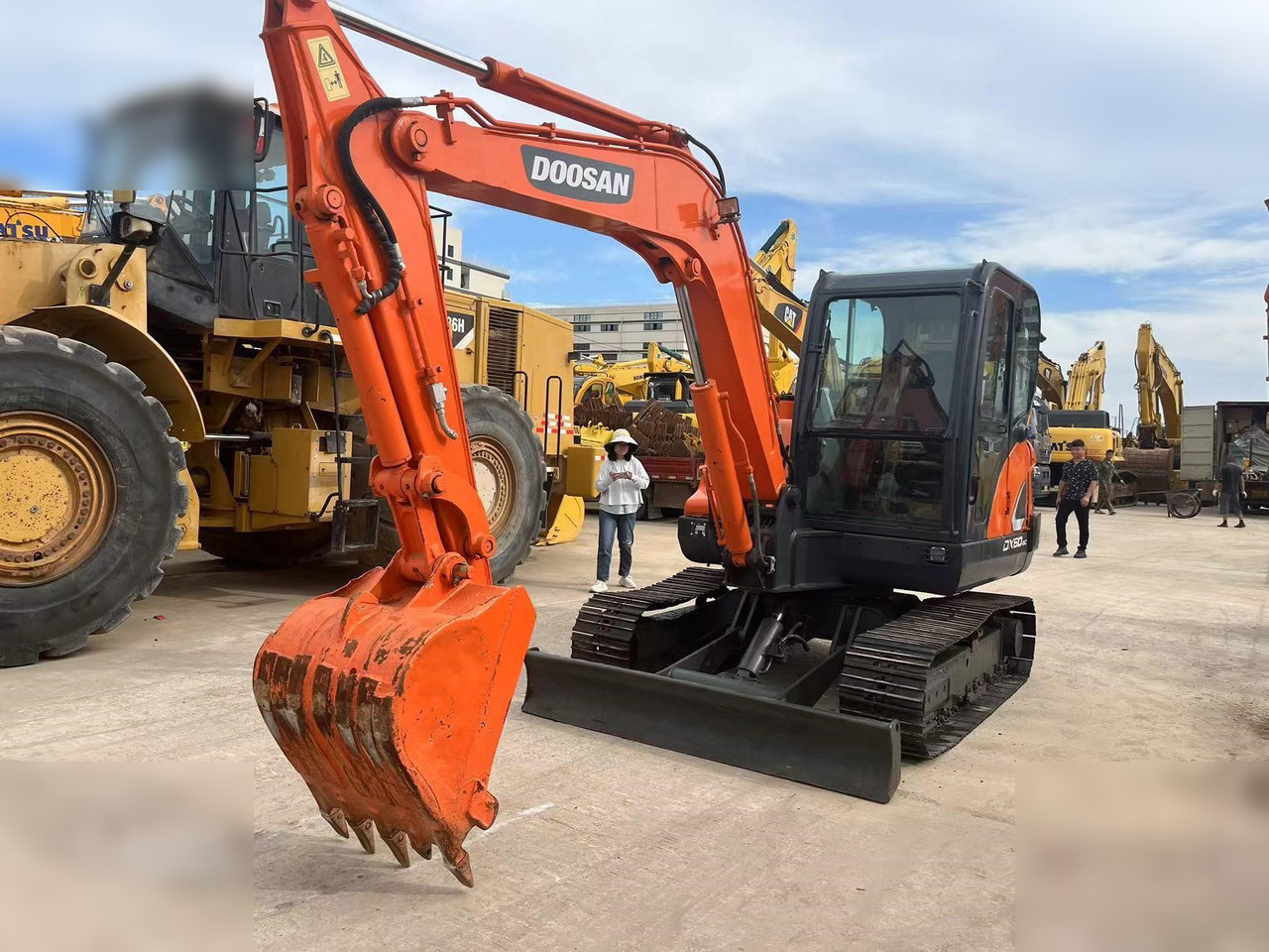 DOOSAN DX60-9C - Kāpurķēžu ekskavators: foto 3 DOOSAN DX60-9C - Kāpurķēžu ekskavators: foto 3