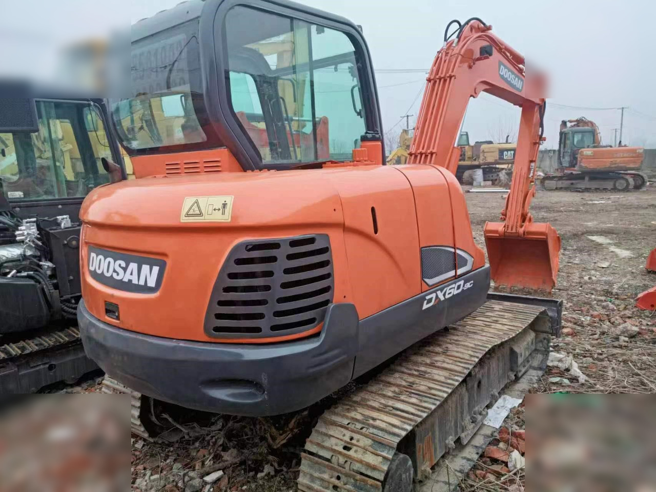 DOOSAN DX60-9C - Kāpurķēžu ekskavators: foto 2 DOOSAN DX60-9C - Kāpurķēžu ekskavators: foto 2