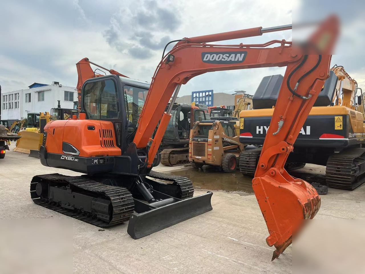 DOOSAN DX60-9C - Kāpurķēžu ekskavators: foto 1 DOOSAN DX60-9C - Kāpurķēžu ekskavators: foto 1