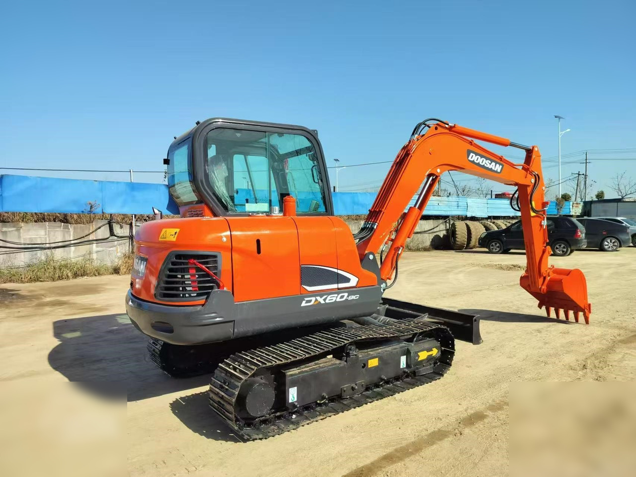 DOOSAN DX60-9C - Kāpurķēžu ekskavators: foto 2 DOOSAN DX60-9C - Kāpurķēžu ekskavators: foto 2