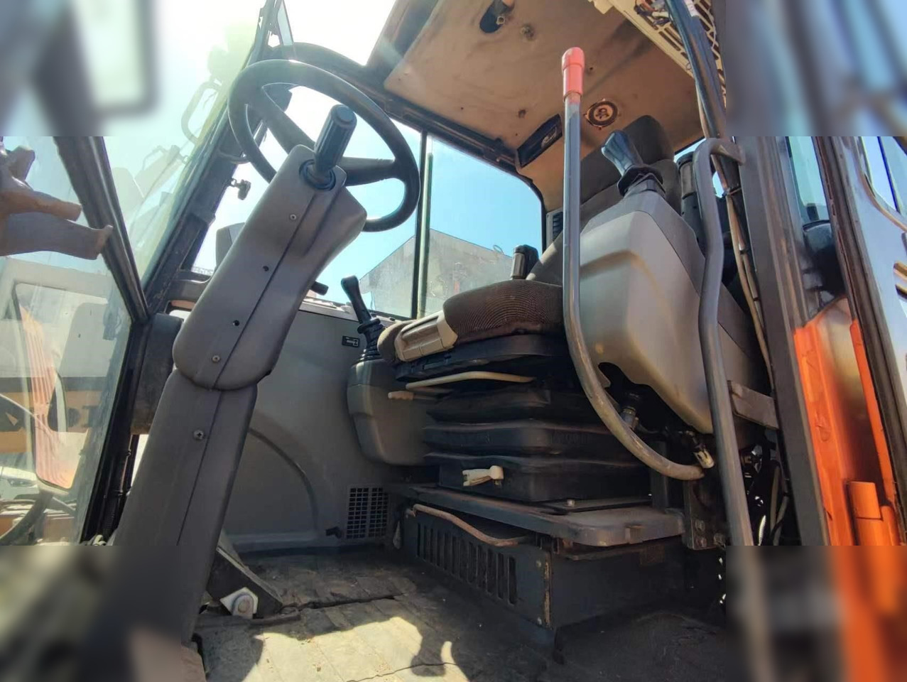 DOOSAN DX60W ECO - Riteņu ekskavators: foto 2 DOOSAN DX60W ECO - Riteņu ekskavators: foto 2