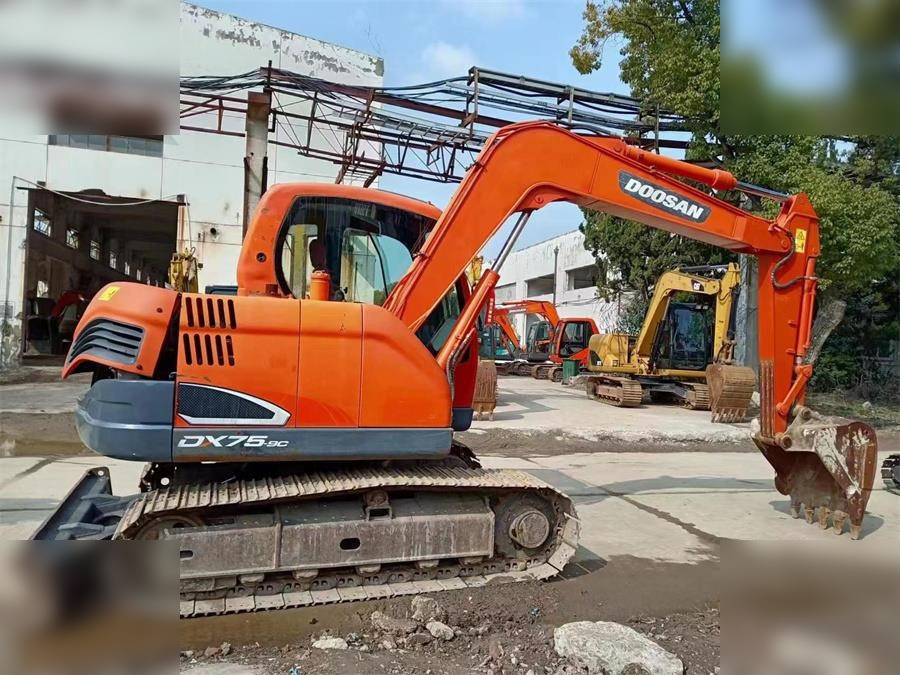 DOOSAN DX75-9C - Kāpurķēžu ekskavators: foto 1 DOOSAN DX75-9C - Kāpurķēžu ekskavators: foto 1