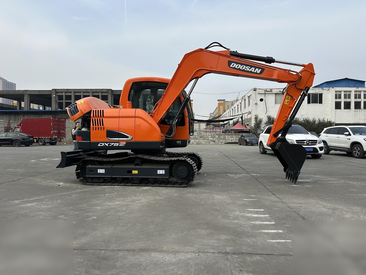 DOOSAN DX75-9CN - Kāpurķēžu ekskavators: foto 2 DOOSAN DX75-9CN - Kāpurķēžu ekskavators: foto 2