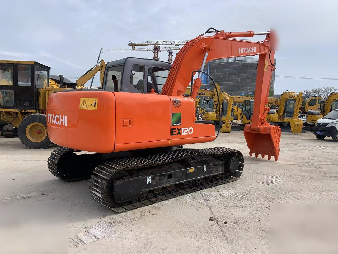 HITACHI EX120-5 - Kāpurķēžu ekskavators: foto 1 HITACHI EX120-5 - Kāpurķēžu ekskavators: foto 1
