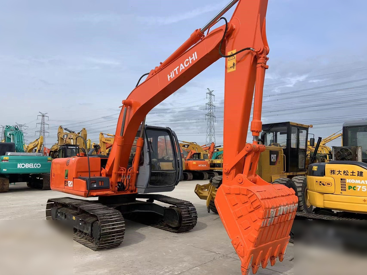 HITACHI EX120-5 - Kāpurķēžu ekskavators: foto 3 HITACHI EX120-5 - Kāpurķēžu ekskavators: foto 3