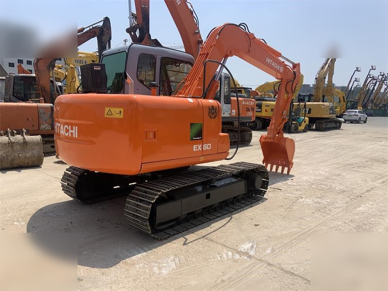 HITACHI EX60 LC-5 - Kāpurķēžu ekskavators: foto 1 HITACHI EX60 LC-5 - Kāpurķēžu ekskavators: foto 1