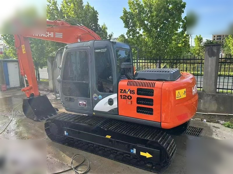 HITACHI ZX120 - Kāpurķēžu ekskavators: foto 1 HITACHI ZX120 - Kāpurķēžu ekskavators: foto 1